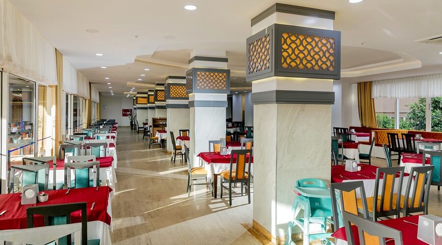 Holiday Park Resort Hotel  5*