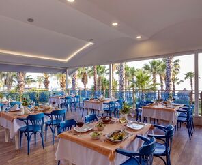Holiday Park Resort Hotel  5*