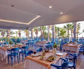 Holiday Park Resort Hotel  5*