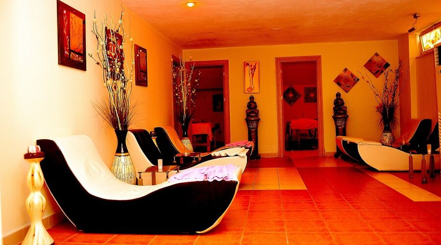 Holiday Park Resort Hotel  5*
