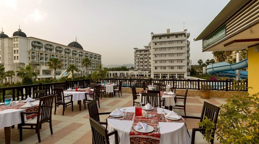 Holiday Garden Hotel   5*