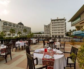 Holiday Garden Hotel   5*
