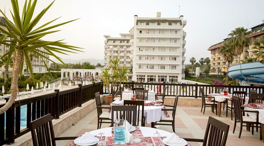 Holiday Garden Hotel   5*