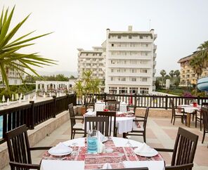 Holiday Garden Hotel   5*