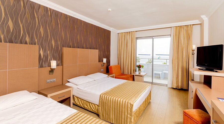 Holiday Garden Hotel   5*