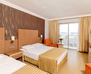 Holiday Garden Hotel   5*