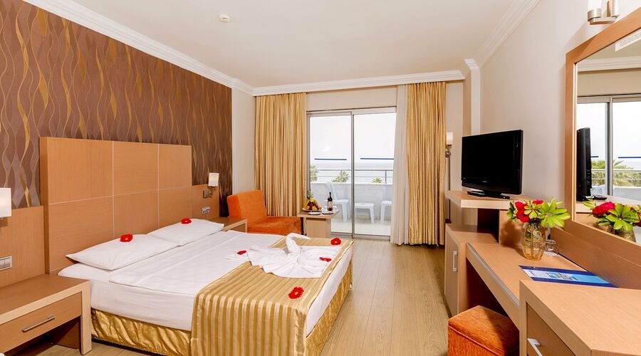 Holiday Garden Hotel   5*