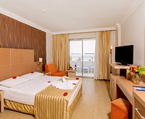 Holiday Garden Hotel   5*