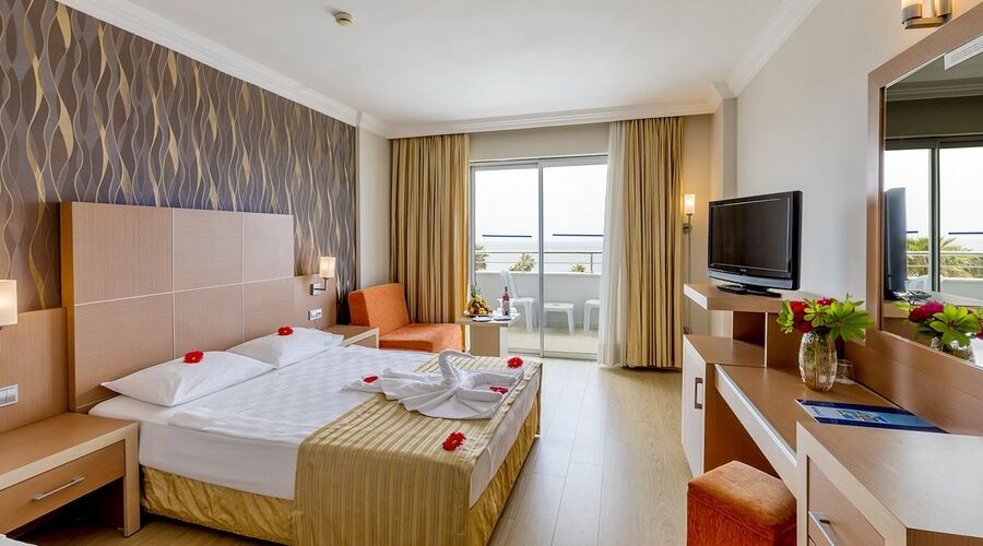 Holiday Garden Hotel   5*