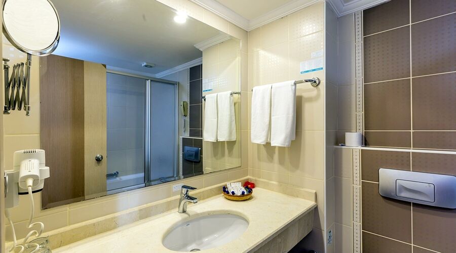 Holiday Garden Hotel   5*