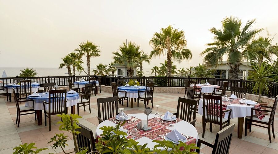 Holiday Garden Hotel   5*