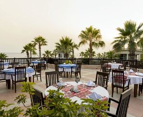 Holiday Garden Hotel   5*