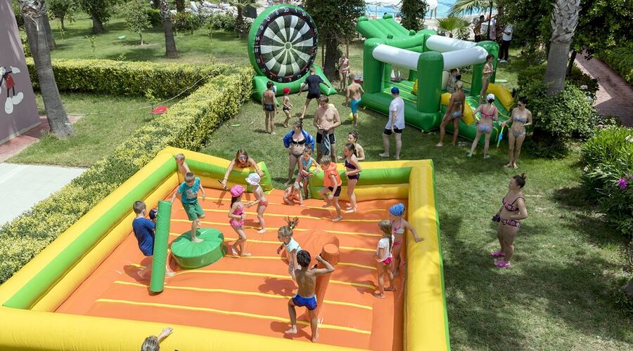 Holiday Garden Hotel   5*