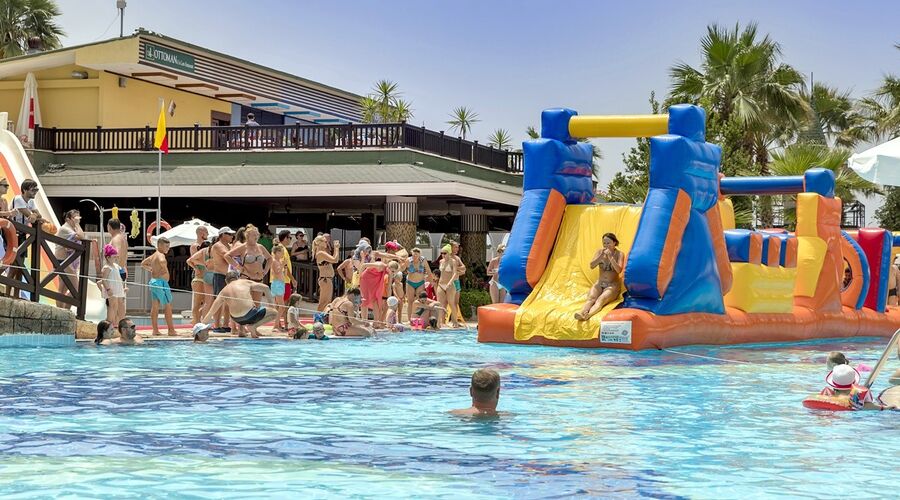 Holiday Garden Hotel   5*