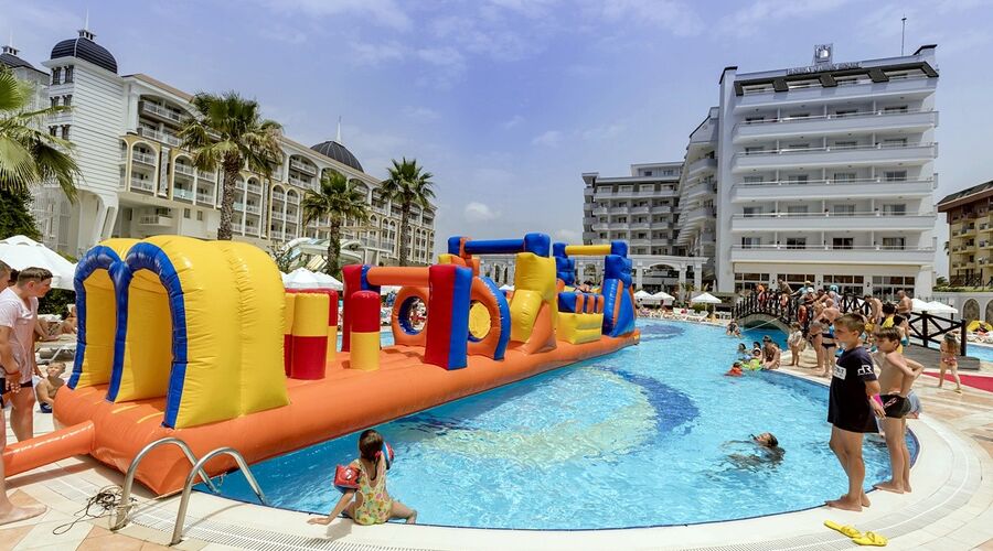Holiday Garden Hotel   5*