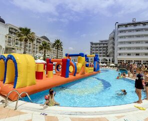 Holiday Garden Hotel   5*