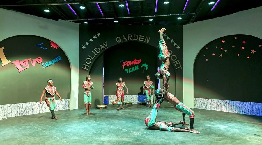Holiday Garden Hotel   5*