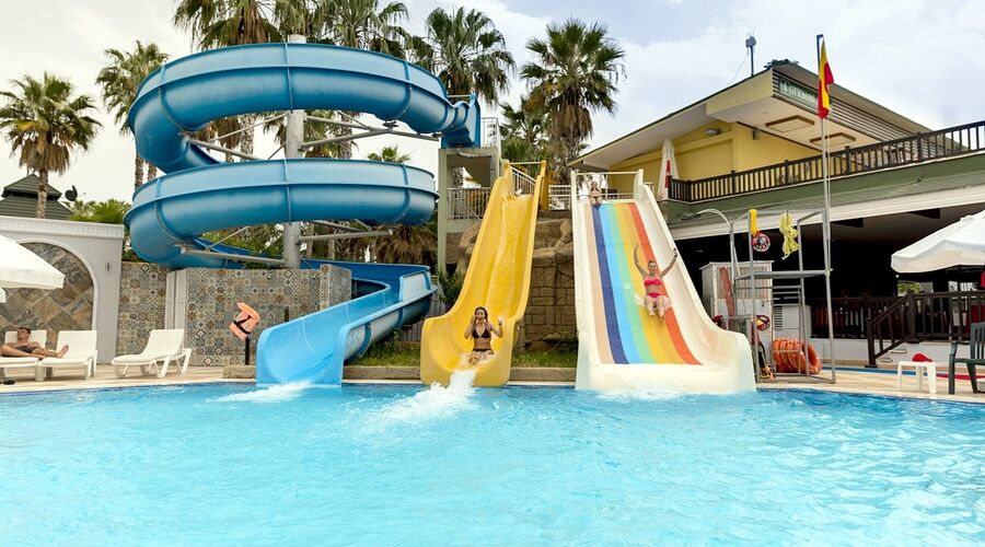 Holiday Garden Hotel   5*