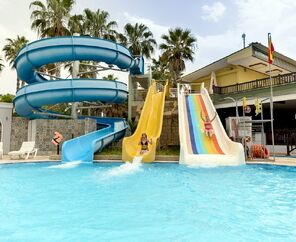 Holiday Garden Hotel   5*