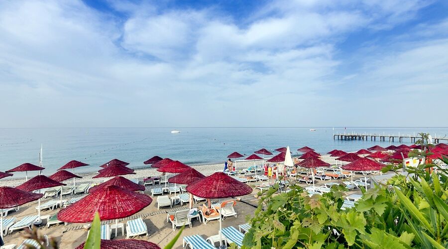 Holiday Garden Hotel   5*