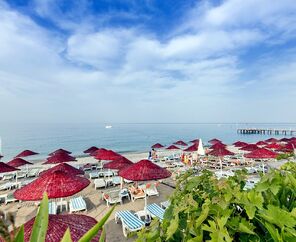 Holiday Garden Hotel   5*