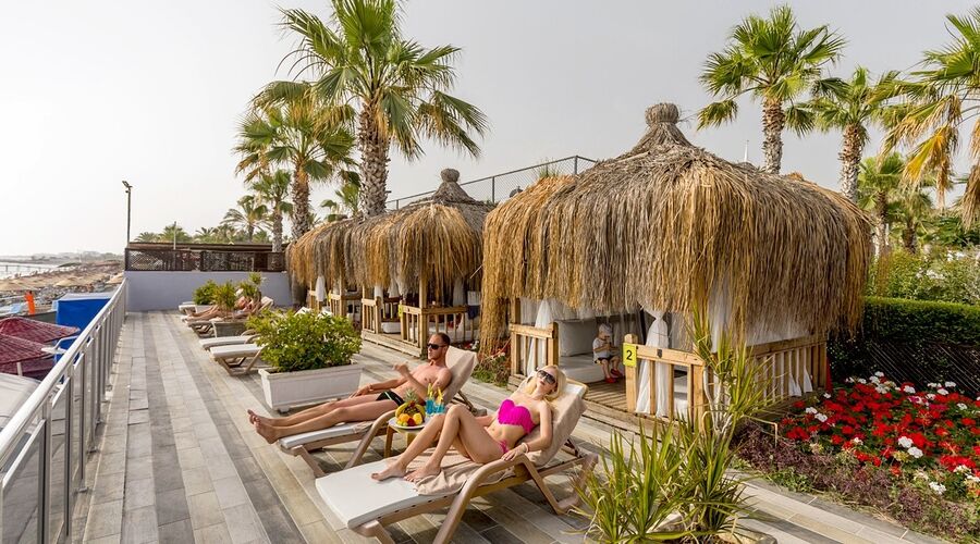 Holiday Garden Hotel   5*
