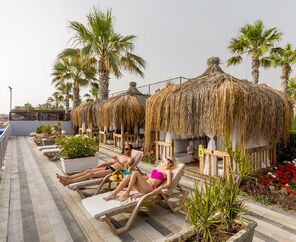 Holiday Garden Hotel   5*
