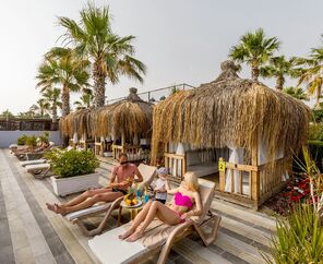 Holiday Garden Hotel   5*