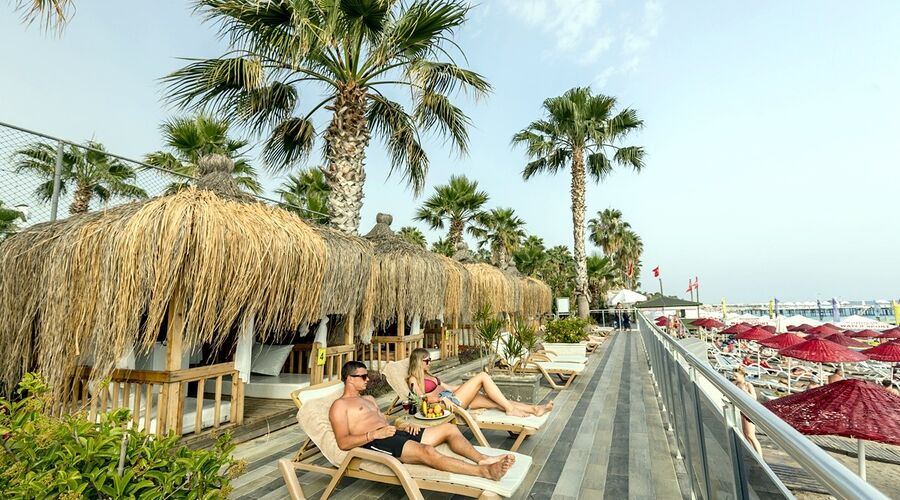 Holiday Garden Hotel   5*