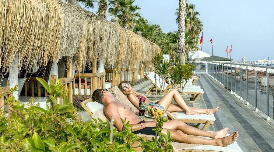 Holiday Garden Hotel   5*
