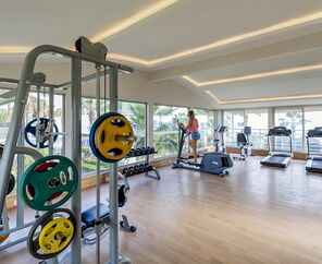 Holiday Garden Hotel   5*