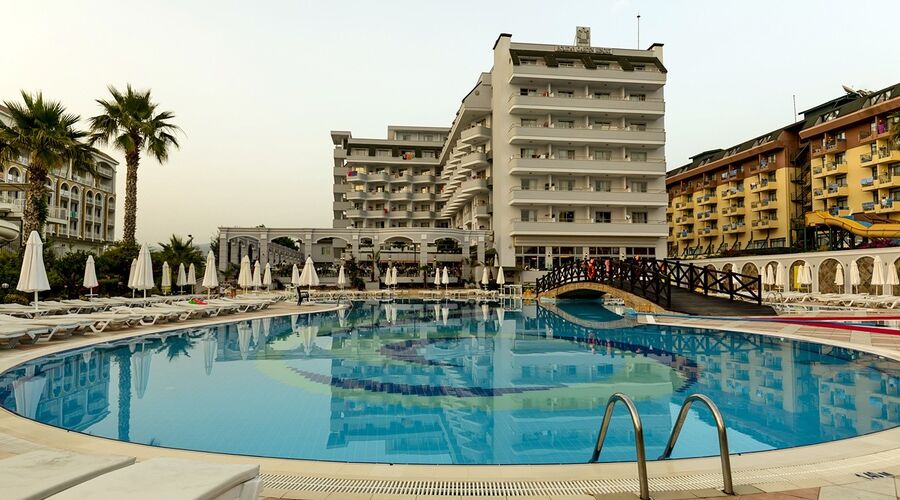 Holiday Garden Hotel   5*
