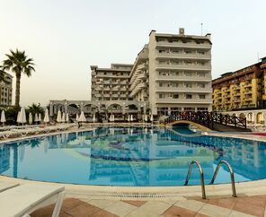 Holiday Garden Hotel   5*