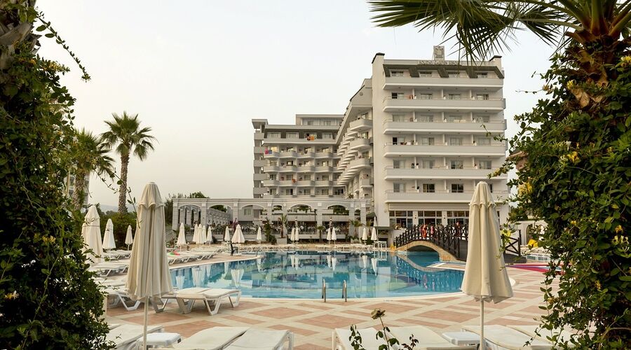 Holiday Garden Hotel   5*