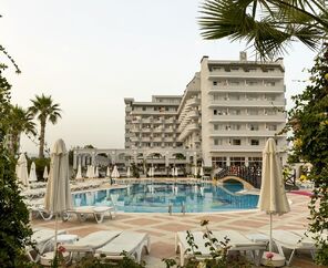Holiday Garden Hotel   5*