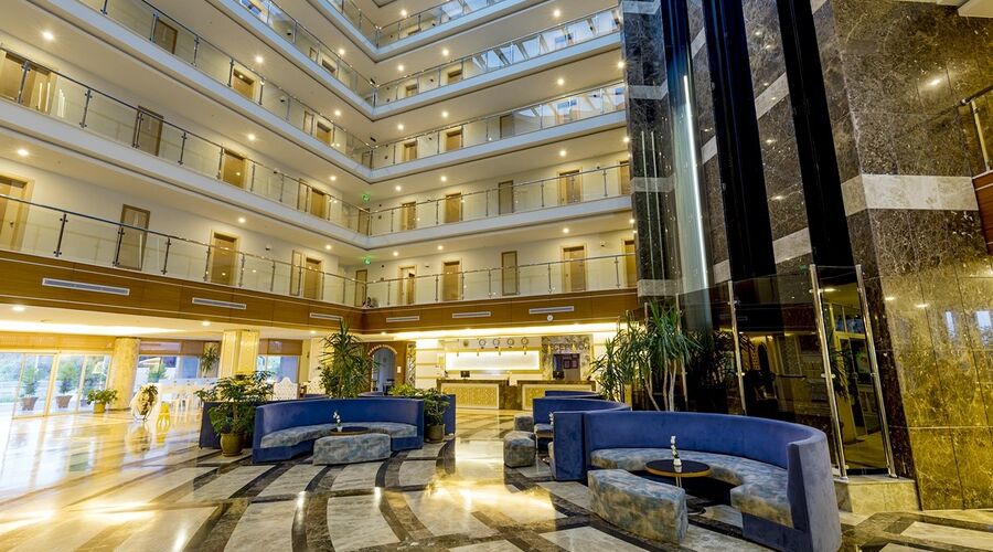 Holiday Garden Hotel   5*