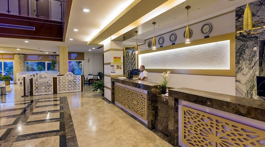 Holiday Garden Hotel   5*
