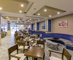 Holiday Garden Hotel   5*