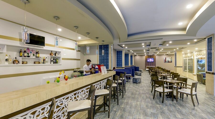 Holiday Garden Hotel   5*