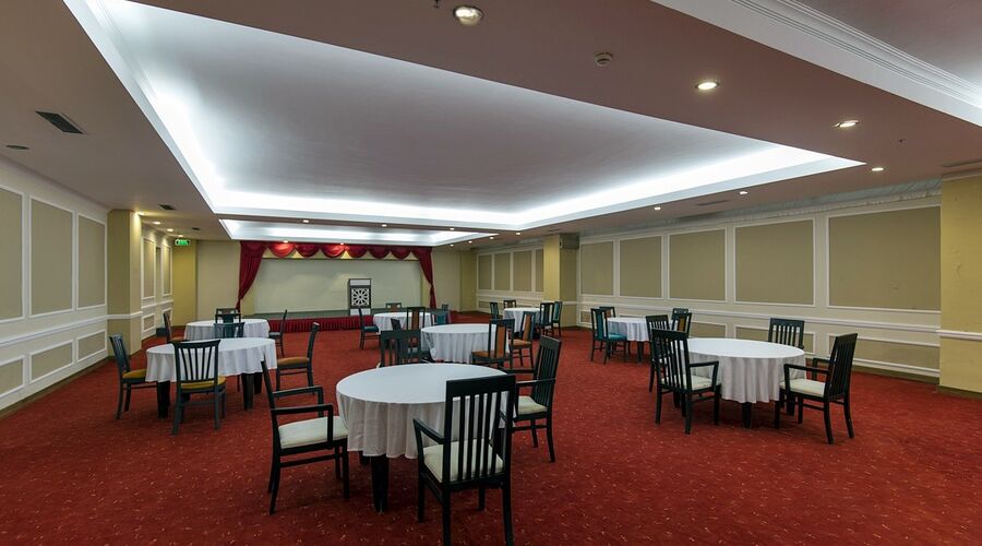 Holiday Garden Hotel   5*