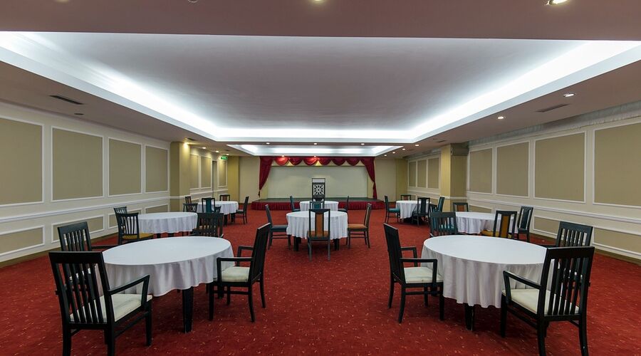 Holiday Garden Hotel   5*