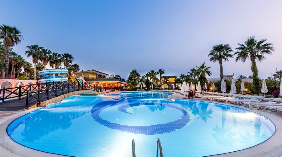Holiday Garden Hotel   5*