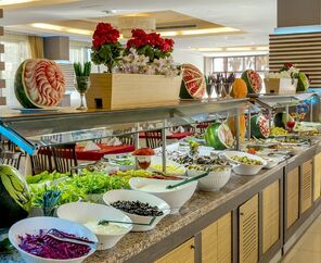 Holiday Garden Hotel   5*