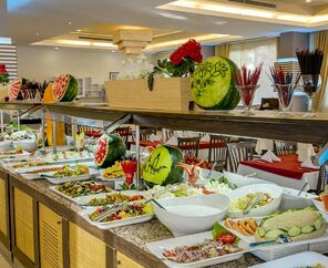 Holiday Garden Hotel   5*
