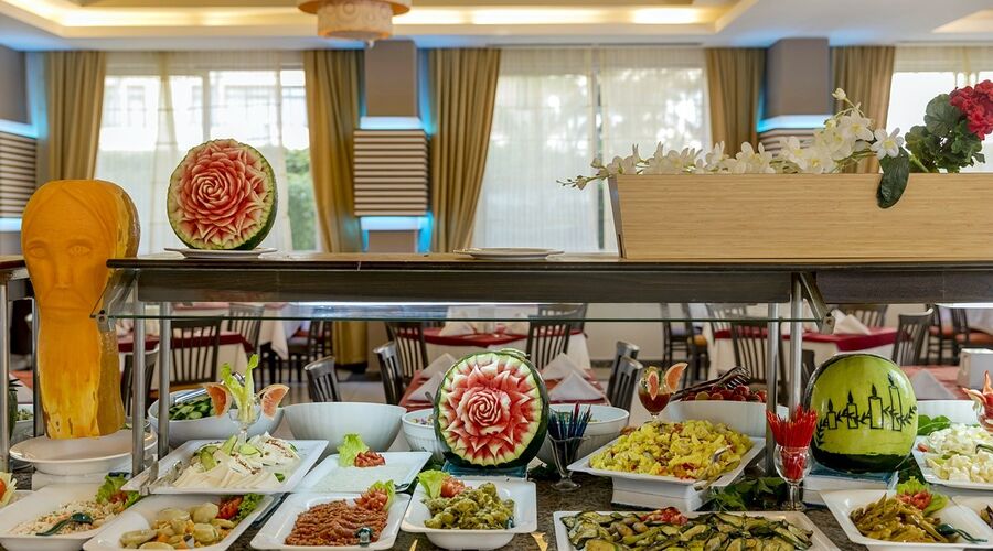 Holiday Garden Hotel   5*