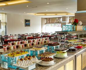 Holiday Garden Hotel   5*