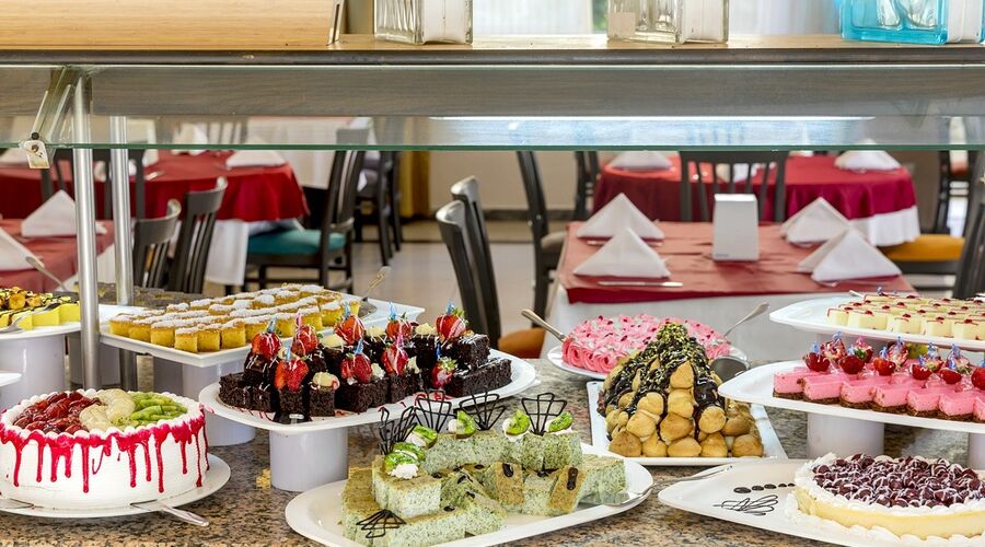 Holiday Garden Hotel   5*