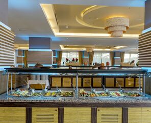 Holiday Garden Hotel   5*