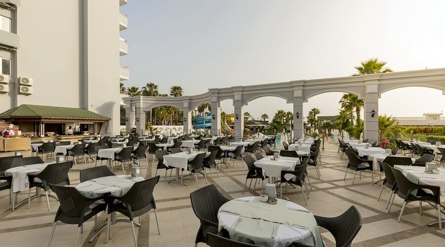 Holiday Garden Hotel   5*