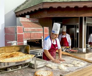 Holiday Garden Hotel   5*